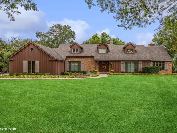 7103 Inverway Dr, Crystal Lake, IL 60014