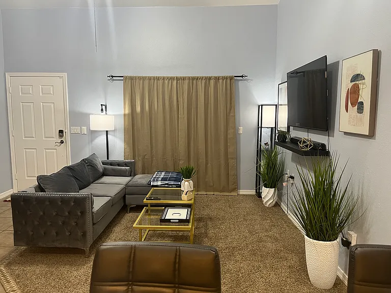 N Pleasant Dr — Photo 8