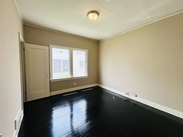 Sycamore Apartments — Photo 11