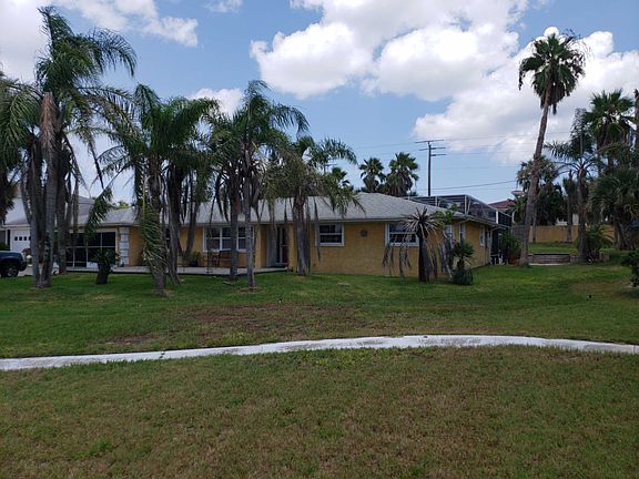 3rd image of 242 Royal Dunes Cir