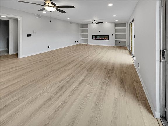 4th image of 4512 Jefferson St APT 9