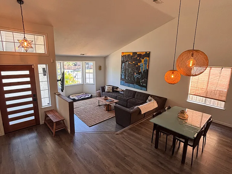 417 S Lexington Dr — Photo 2