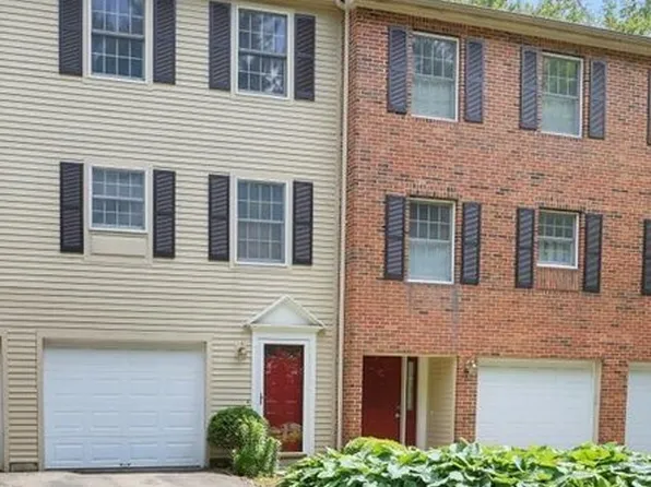10 Crown Ridge #10, Newington, CT 06111