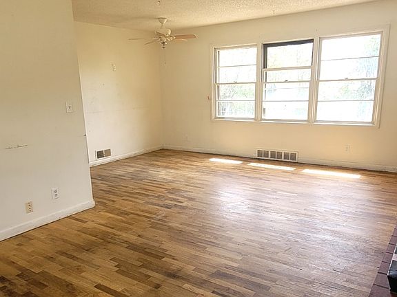3rd image of 2648 Cody Dr