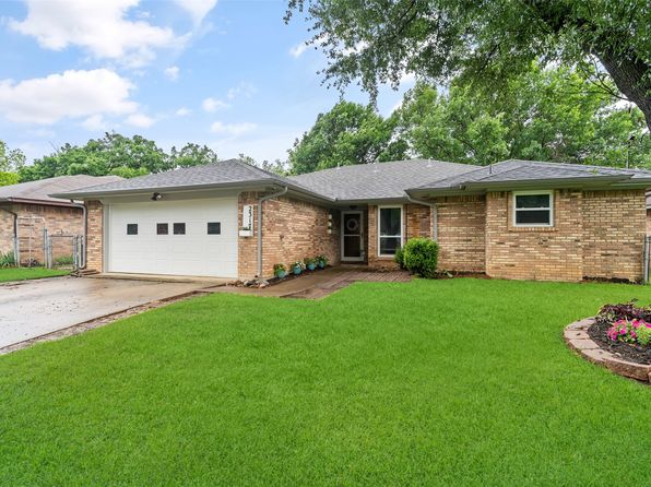 2317 Bolden Rd, Irving, TX 75060