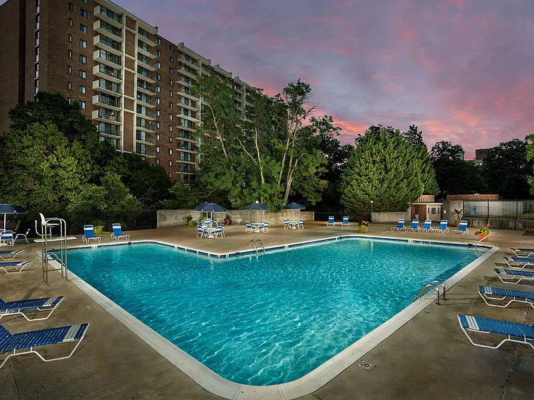 London Park Towers Apartments — Photo 11