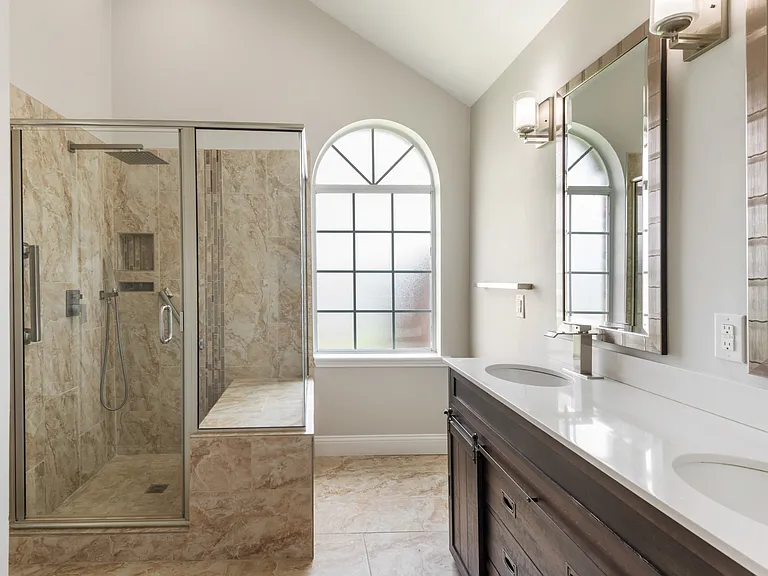 2212 Lakeshore Dr — Photo 15