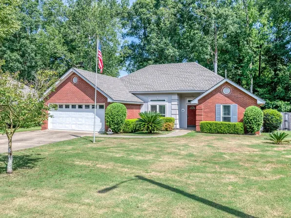 922 Silver Creek Cir, Prattville, AL 36066