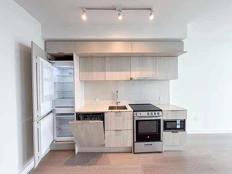 448 Burnhamthorpe Rd W #6407 — Photo 15