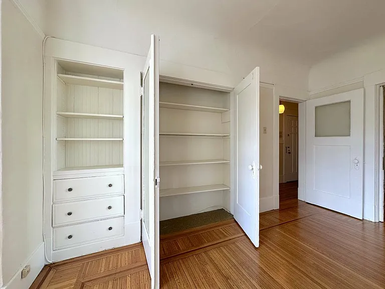 1637 Clay St #8 — Photo 9