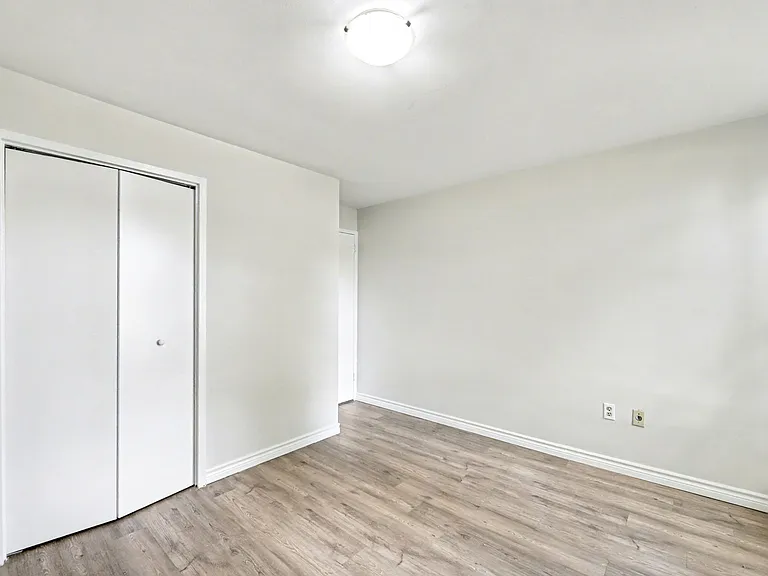 645 Village Green Ave — Photo 17