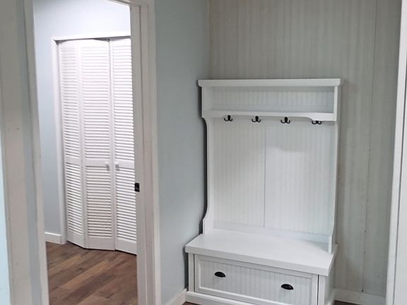 4th image of 927 College Ave #8