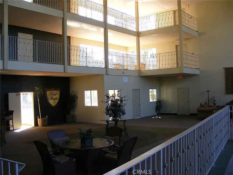 400 N Acacia Ave — Photo 5