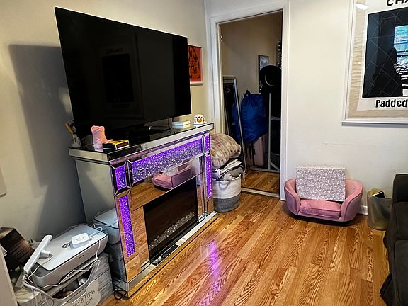 4th image of 704 Willow Ave APT 2L