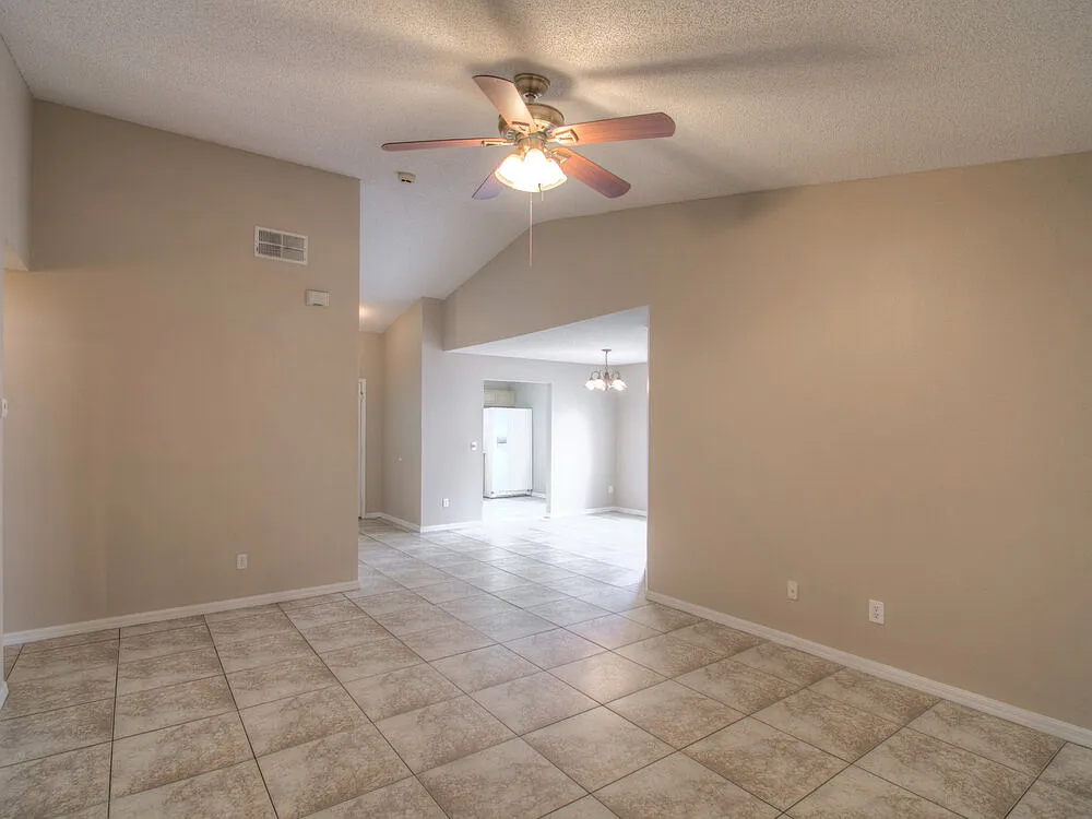 3 bed, 2.0 bath, 1280 sqft, $2,040 — Photo 3