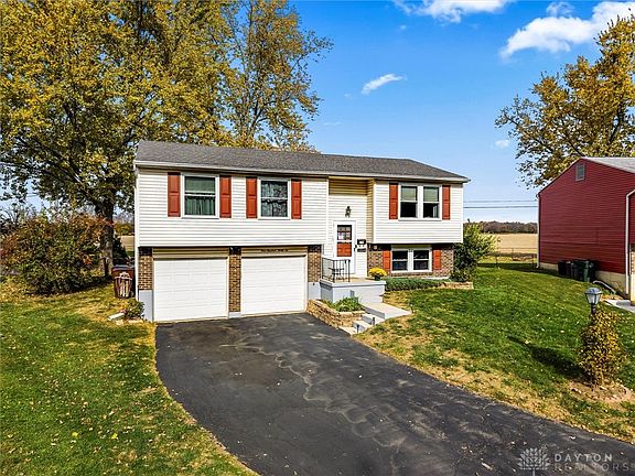 2nd image of 136 Wickham Farm Dr