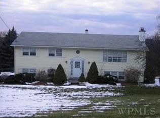 93 Hillside Rd, Poughquag, NY 12570