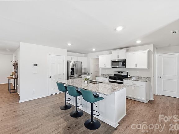 5th image of 2141 Redstone Dr