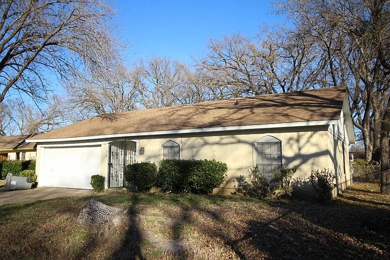 1st image of 318 Forsythe Dr