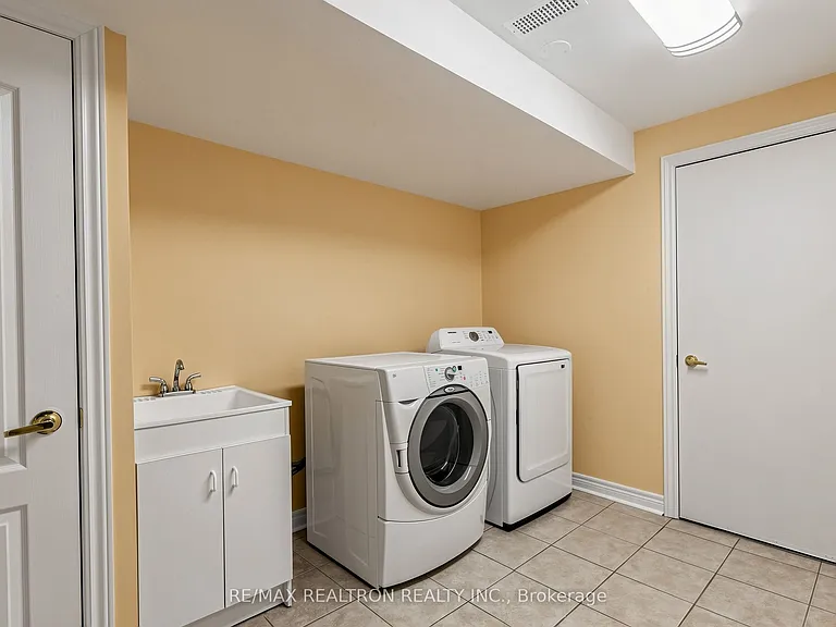 142 Mistywood Cres W — Photo 44