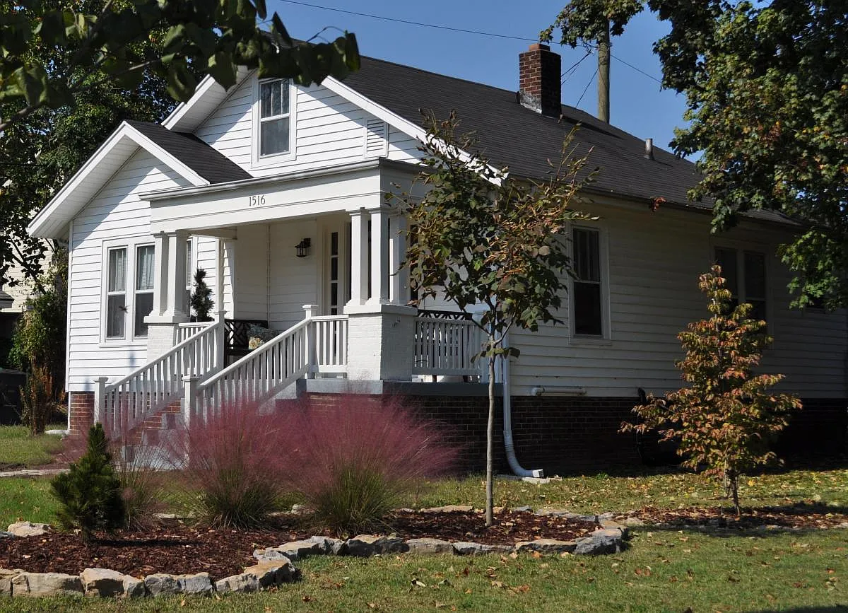 3 bed, 1000 sqft, $3,400 — Photo 1