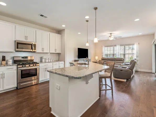 867 Meadowcrest Way, Lebanon, TN 37090