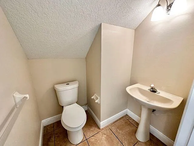 955 W Charing Cross Cir — Photo 14