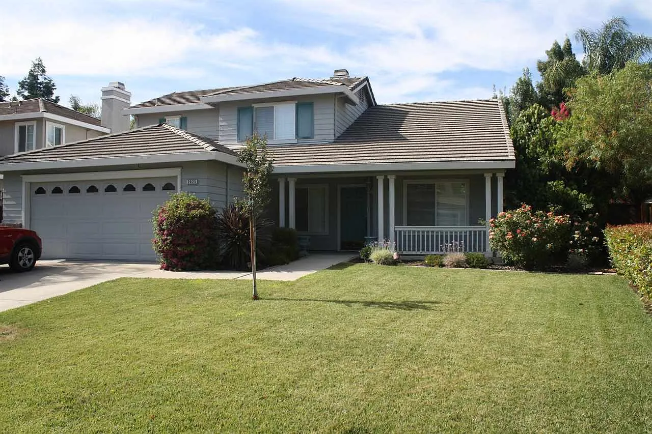 2025 Newton Dr photo 1