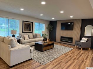 9938 Orchard Cir, Omaha, NE 68127