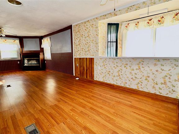 3rd image of 10324 N Farm Road 137
