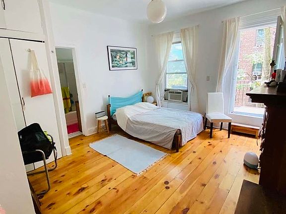 4th image of 317 Clermont Ave #2
