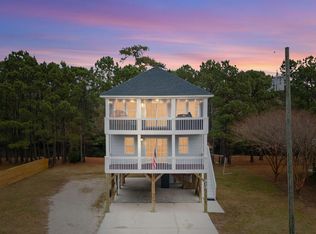 813 Driftwood Dr, Hampstead, NC 28443