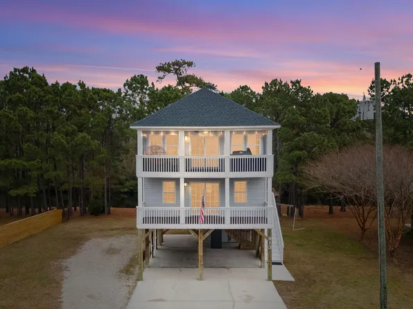 813 Driftwood Dr, Hampstead, NC 28443