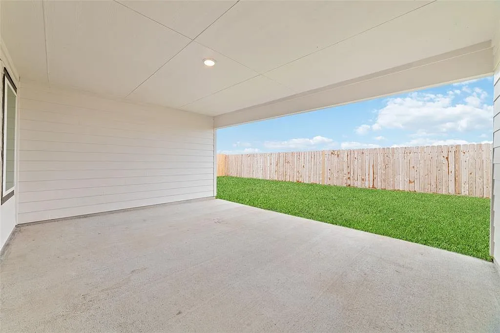 5 bed, 3.0 bath, 2642 sqft, $2,595 — Photo 3
