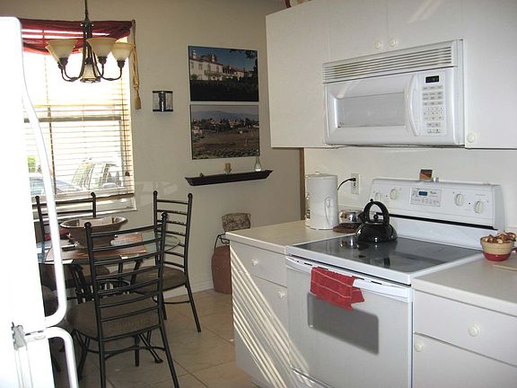 Eat-in Kitchen