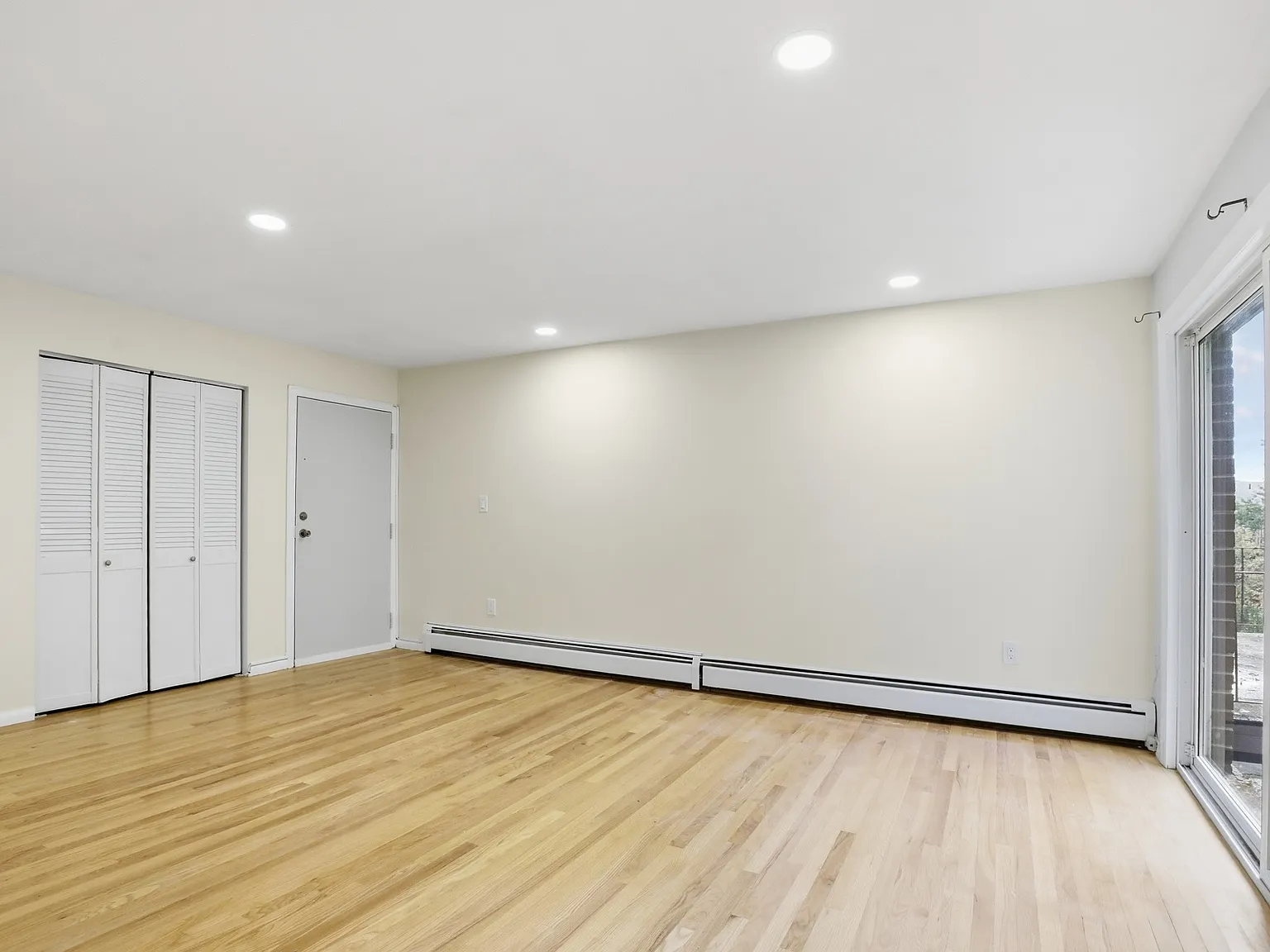 2 bed, 850 sqft, $2,550 — Photo 3
