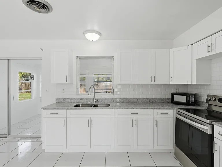 438 Granada Blvd #A — Photo 10