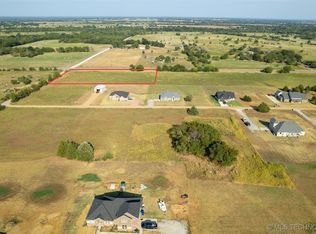 9 E Davis Rd, Durant, OK 74701