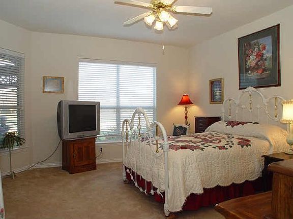 4th image of 930 Winged Foot Dr