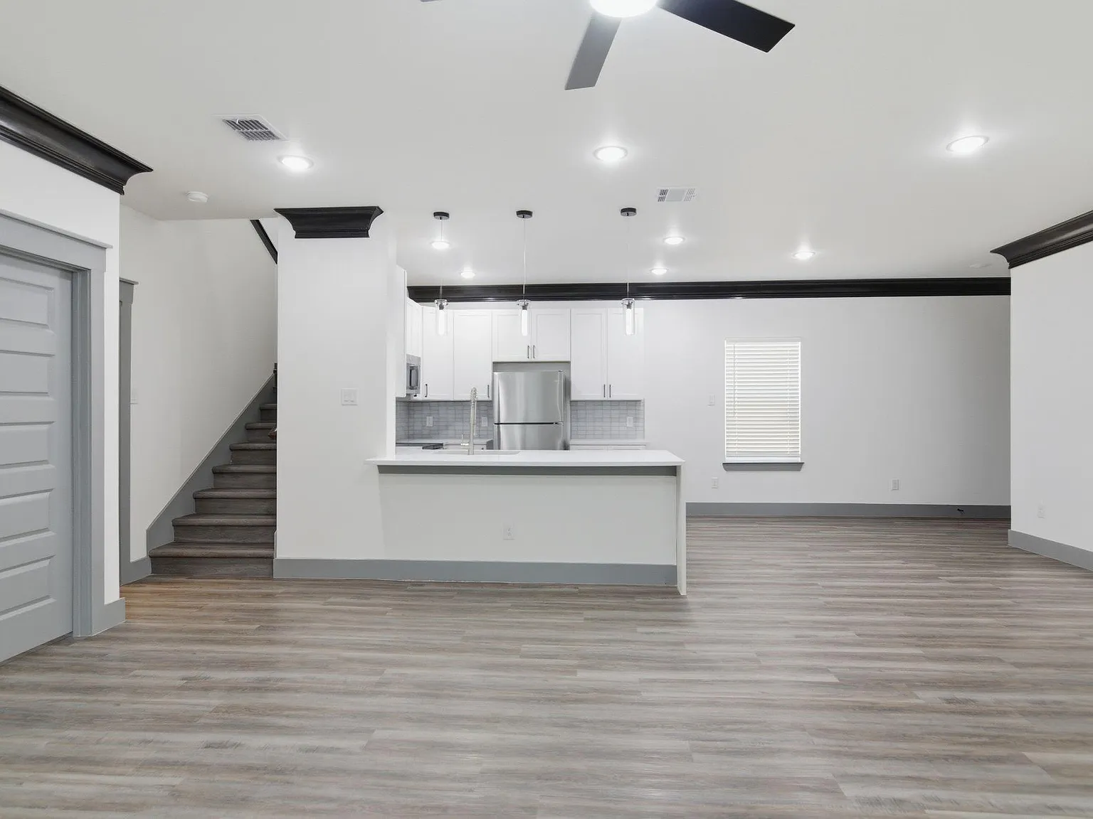 4 bed, 2338 sqft, $2,650 — Photo 3