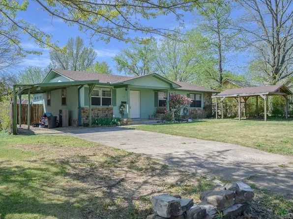 1304 Hickory Ave, Mena, AR 71953