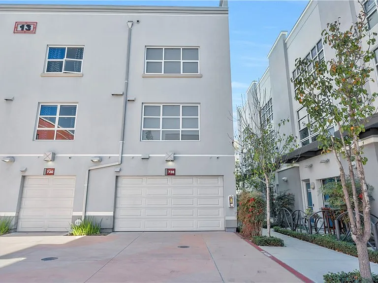 728 N Santiago St — Photo 32