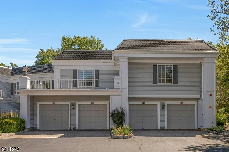 3 bed, 2.5 bath, 2208 sqft, $4,500 — Photo 1