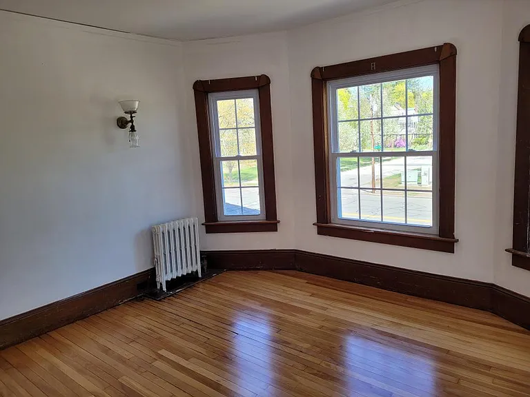 2060 Elm St — Photo 5