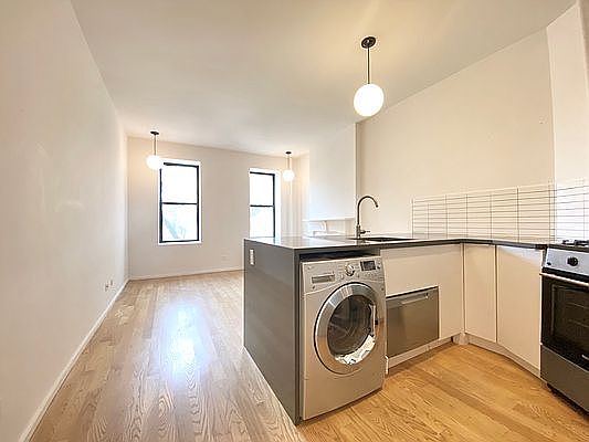 4th image of 410 W 36th St #2FE