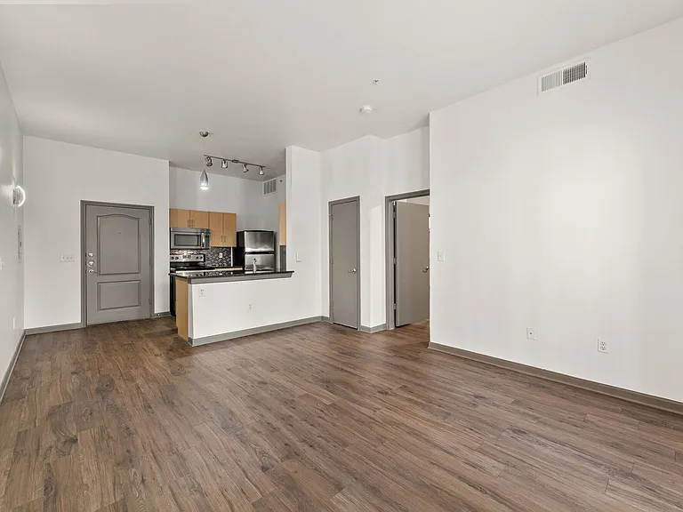 Elle West Ave — Photo 20