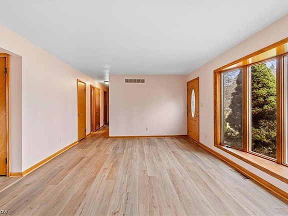 4th image of 2501 Armstrong Dr