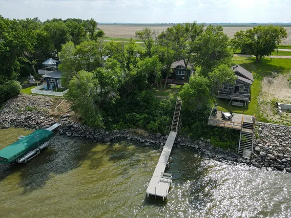 19506 Wood Vine Ln, Huron, SD 57350