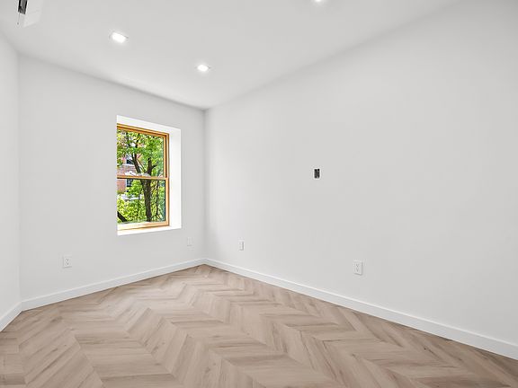 5th image of 105 Gates Ave #6