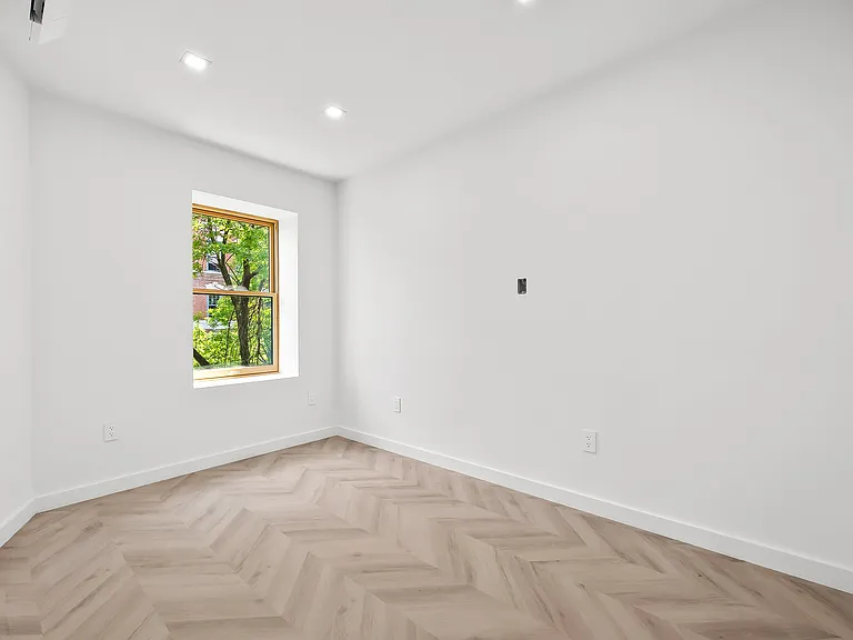 105 Gates Ave #7 — Photo 5